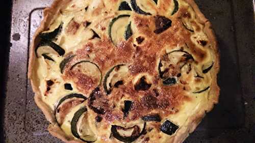 Tarte aux courgettes poêlées à l'ail et pignons de pin