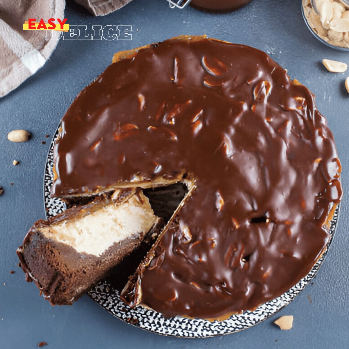 Gâteau Étagé Chocolat, Caramel et Cacahuètes Façon Snickers