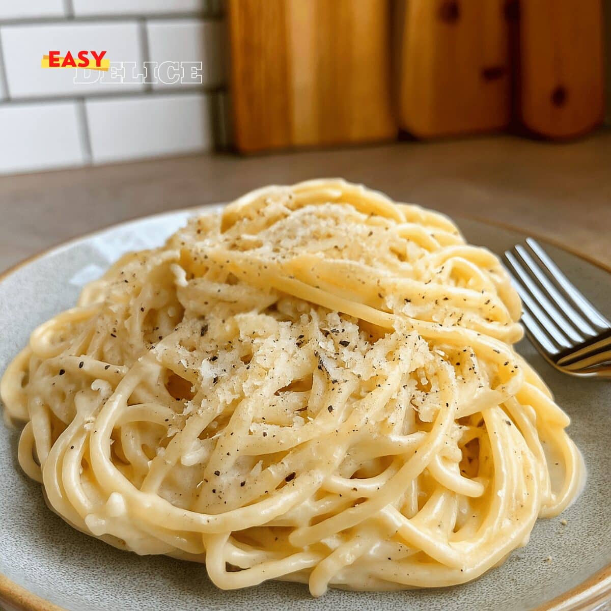 Pâtes à la Crème et au Parmesan : Recette Facile et Crémeuse