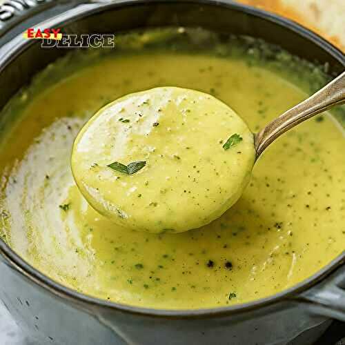 Soupe crémeuse de courgettes à l’ail (light)