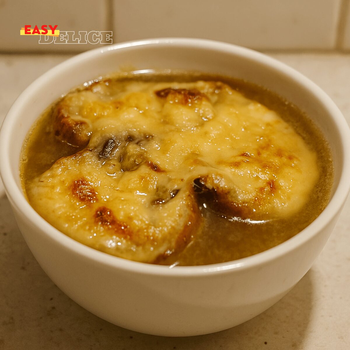 Soupe à l’oignon gratinée traditionnelle