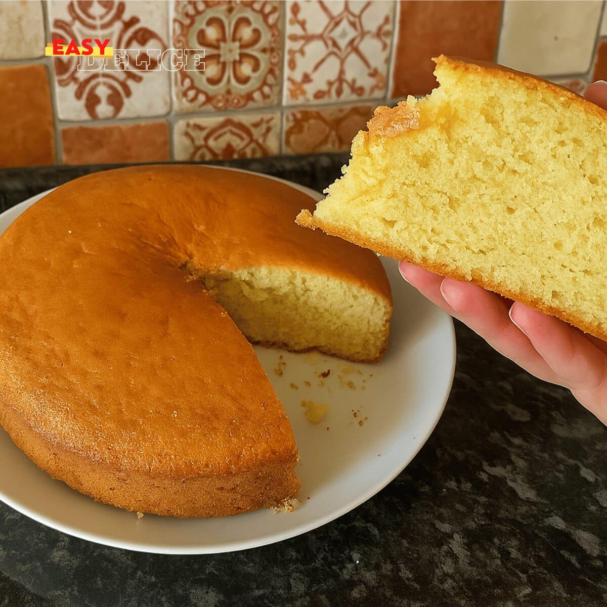 Gâteau au Yaourt 4 Ingrédients – Recette Rapide, Économique et Inratable