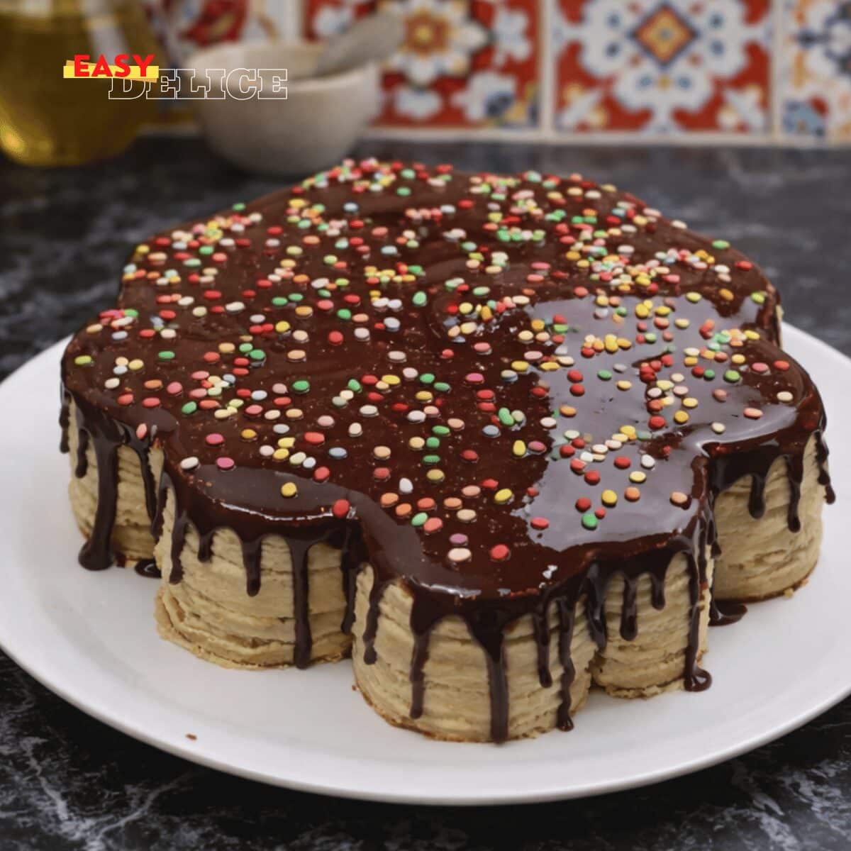 Gâteau biscuit à la crème vanille et glaçage chocolat (sans cuisson)