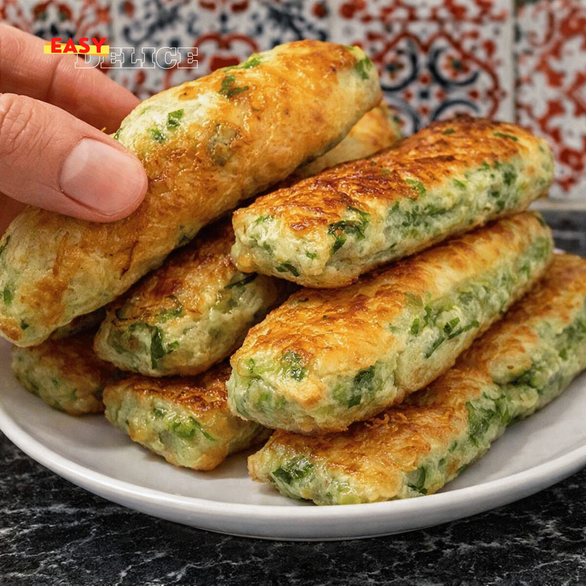 Galettes de Courgette, Carotte et Fromage – Sauce Fraîche au Concombre
