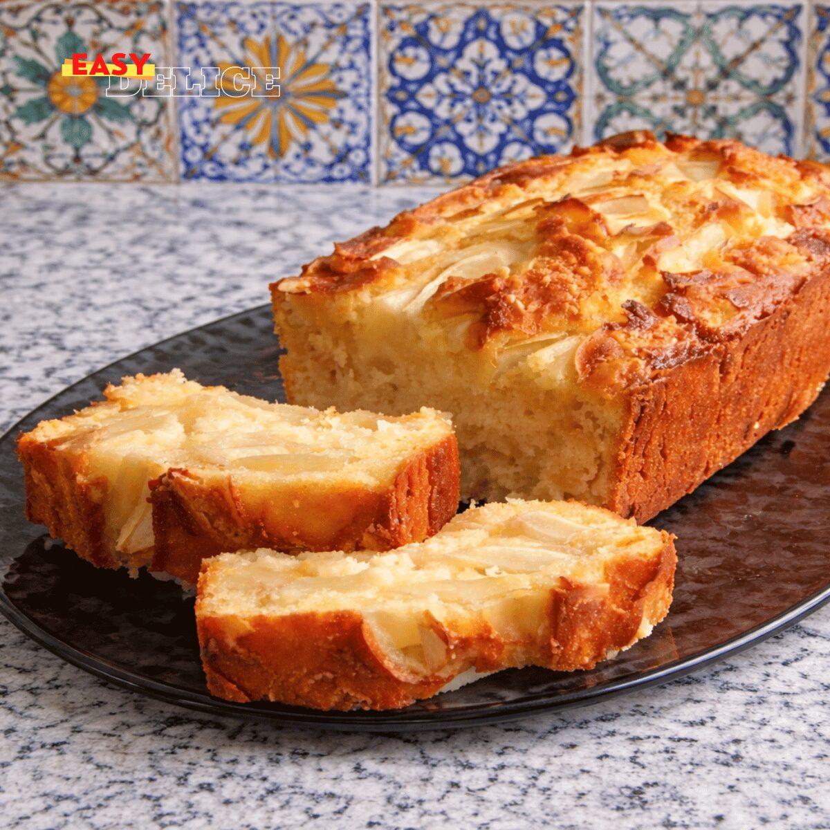 Cake Fondant Pomme–Vanille : Un Cake Moelleux et Délicatement Parfumé