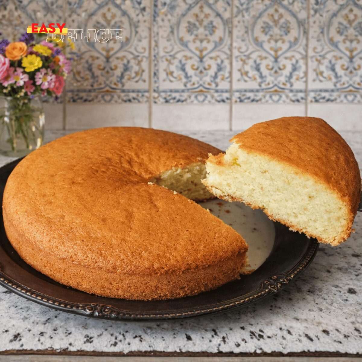 Gâteau au Yaourt 4 Ingrédients (Ultra Léger & Moelleux)