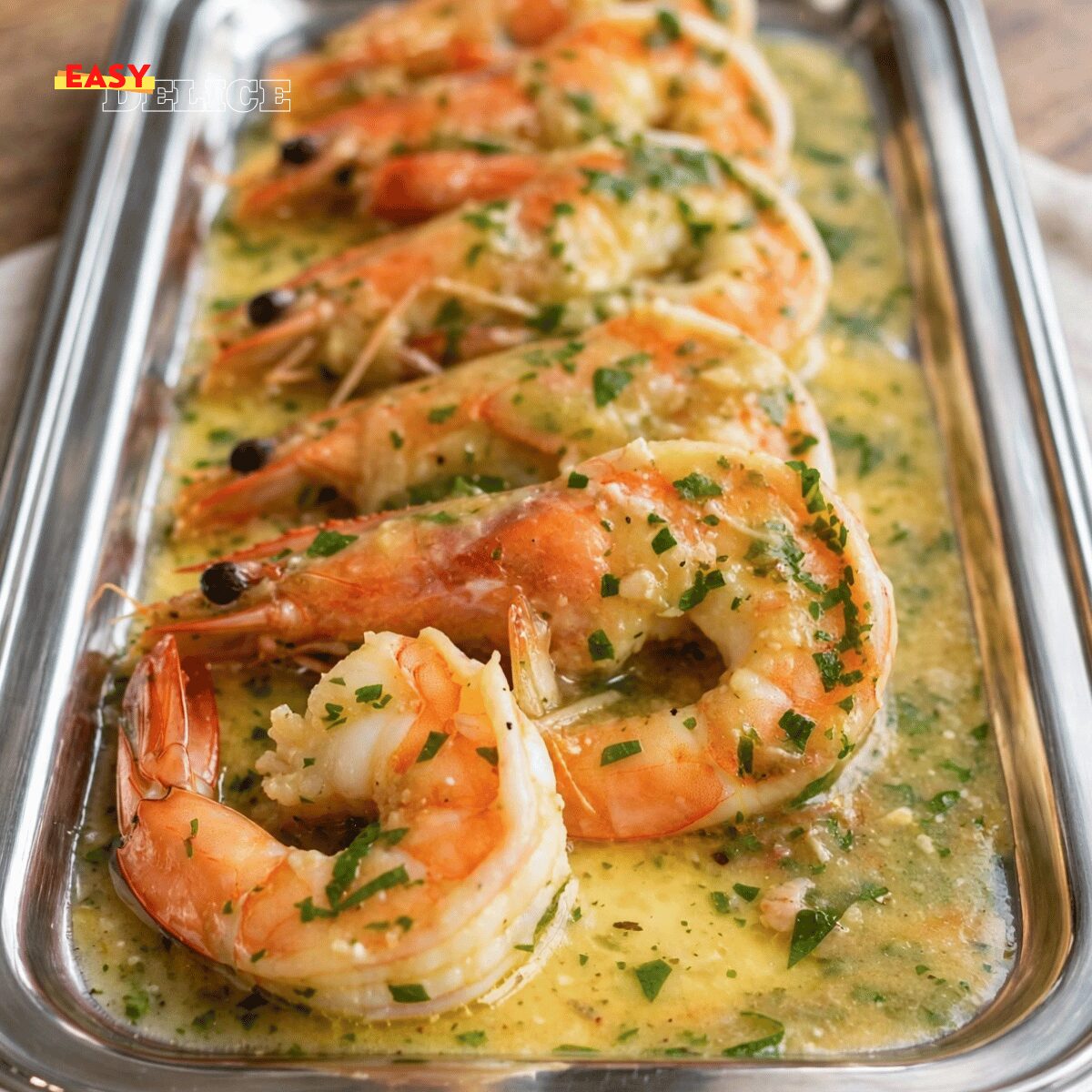 Crevettes à l’Ail, Beurre & Sauce Crémeuse au Vin Blanc