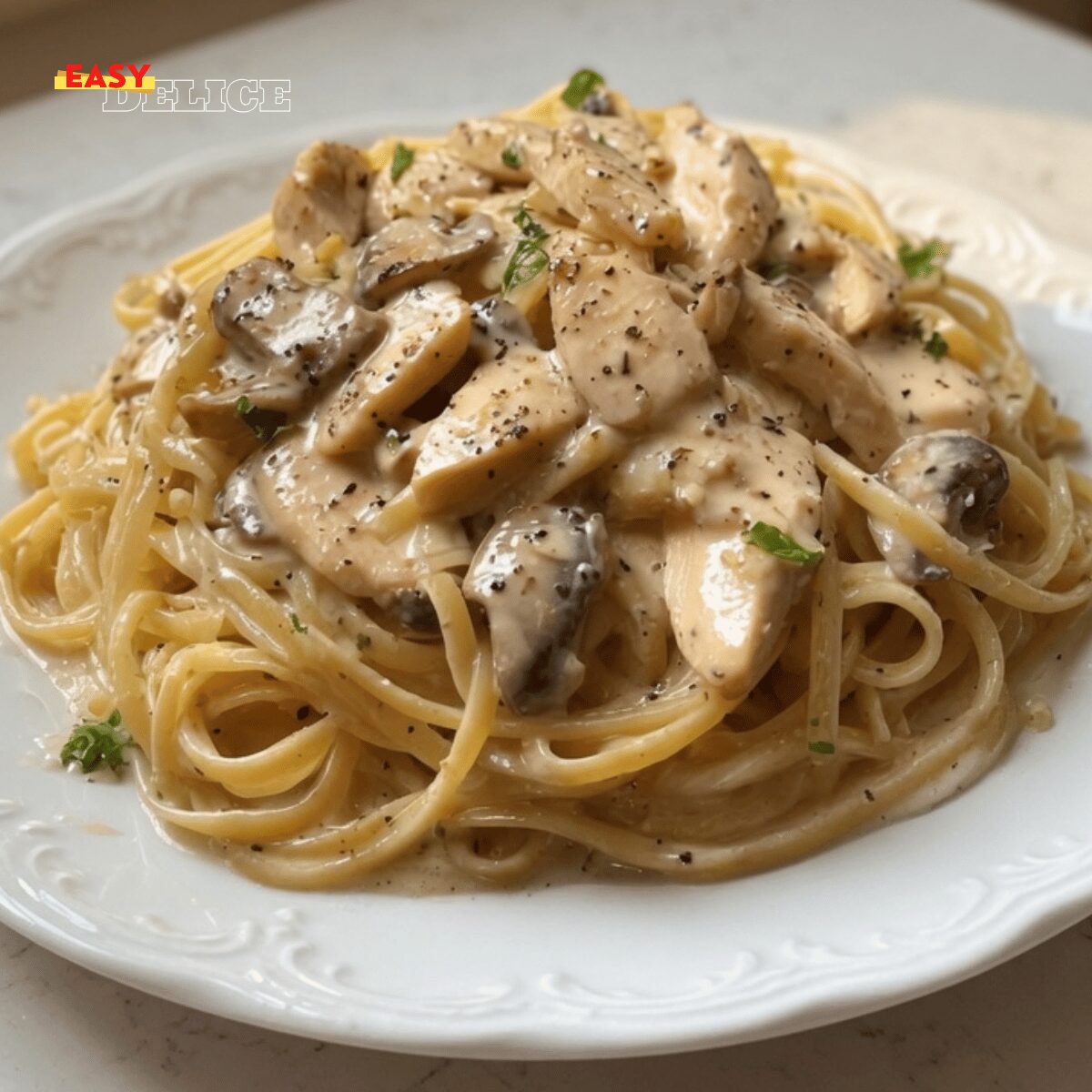Pâtes Crémeuses Poulet & Champignons — Sauce Blanche Soyeuse !