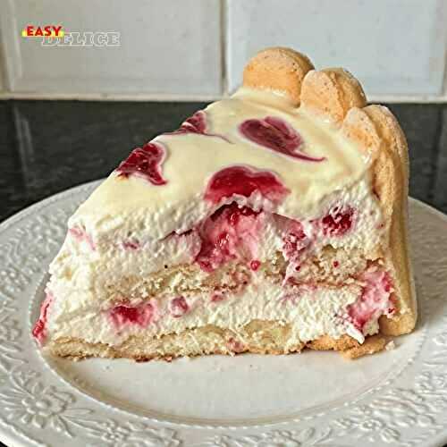 Charlotte Nuage aux Framboises & Chocolat Blanc : Mousse Légère et Miroir Fruits Rouges