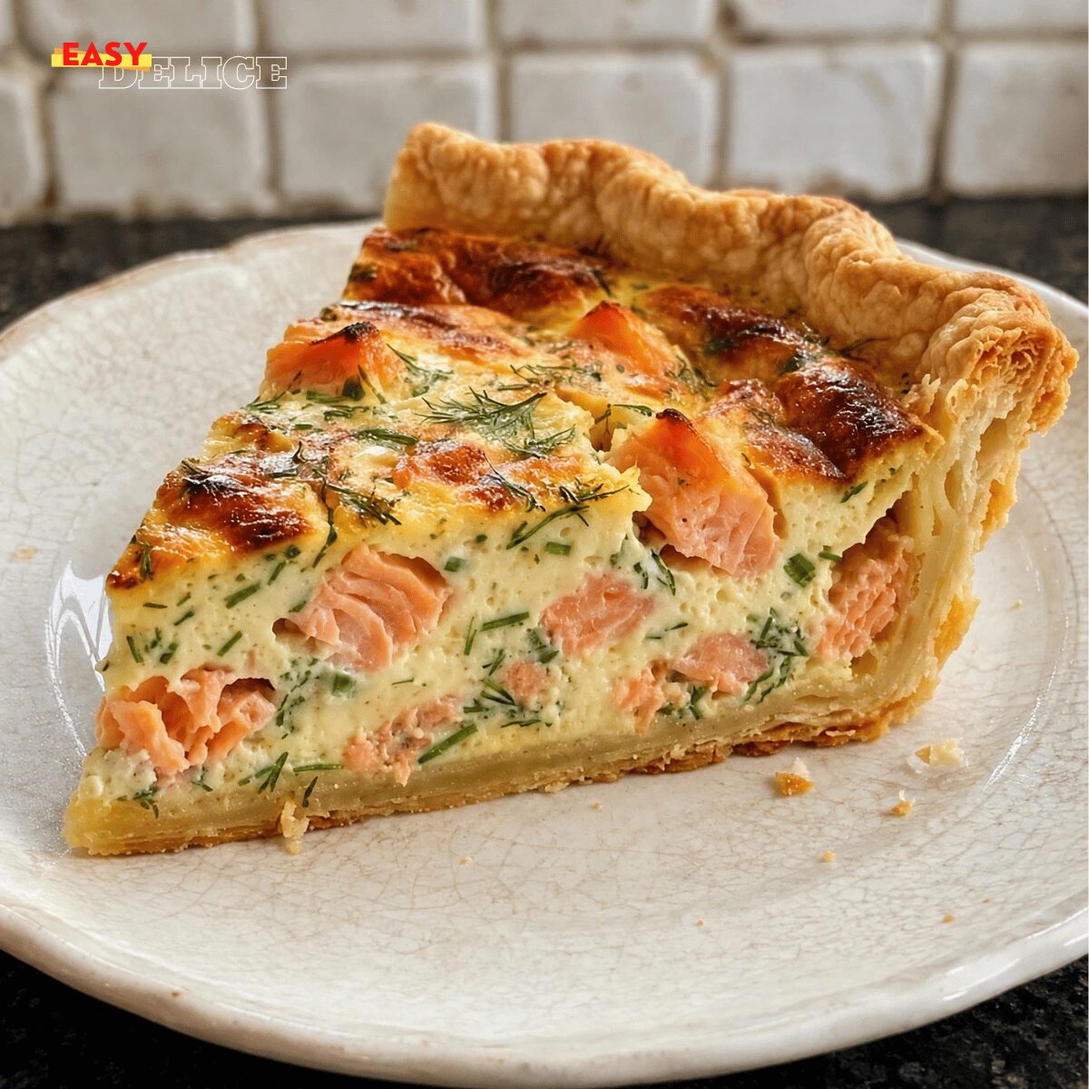 Quiche Crémeuse au Saumon & Fines Herbes — Fondante, Raffinée & Facile à Réussir !