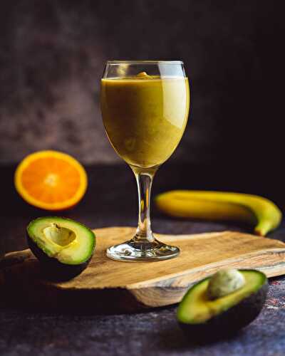 Smoothie avocat, orange et banane