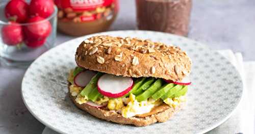 Bagel oeuf et avocat