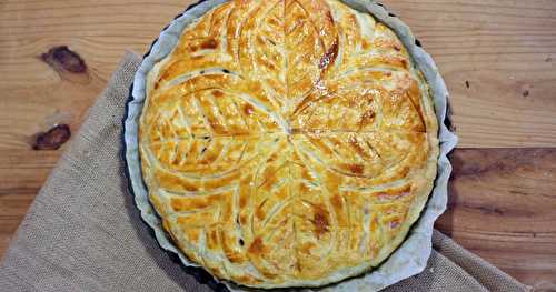 Galette à la crème d'amande, pomme chocolat