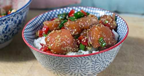 Poké bowl coloré au saumon