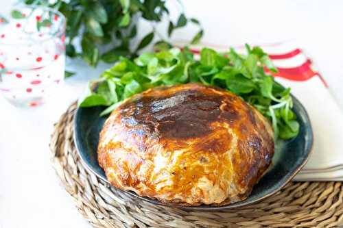 Reblochon fondu aux lardons, olives dans pâte feuilletée