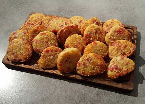 Biscuits apéritif aux lardons, comté et sésame