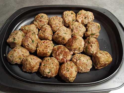 Boulettes de porc au basilic et céleri, sauce au miel