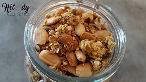 Granola maison léger aux graines de courge et de tournesol, acidulé au fruit de la passion