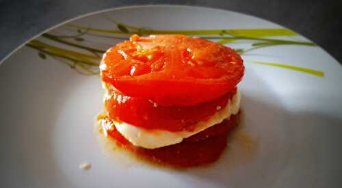 Millefeuille de tomates confites à la mozzarella et au pistou