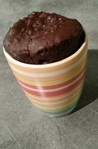 Mug cake au chocolat cœur coulant