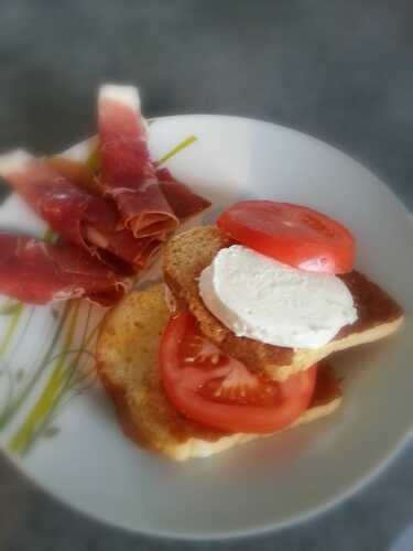 Pain perdu salé (jambon italien, tomate, mozza)