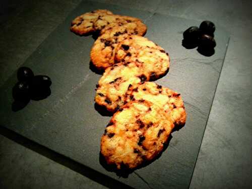 Sablé parmesan et olives noires