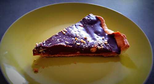 Tarte chocolat, caramel au beurre salé à la cacahuète