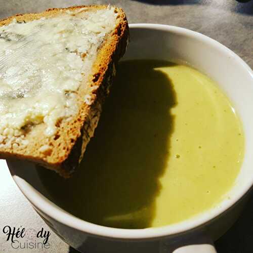 Velouté de brocolis et tartine de roquefort