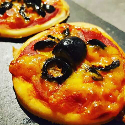 Mini pizzas araignée d'Halloween