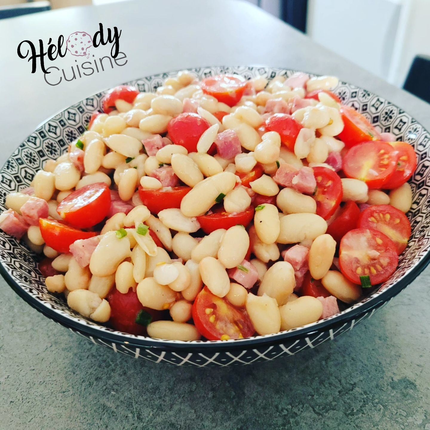 Salade de haricots blancs, aux tomates et cerise et jambon