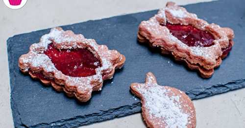 Biscuits à la poudre de biscuits roses de Reims fourrés à la confiture