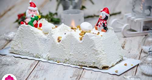 Bûche montagne au chocolat blanc, génoise pistache et framboises