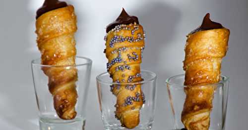 Cornets au chocolat - cornets de pâte feuilletée fourrés à la crème pâtissière au chocolat