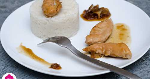 Poulet au caramel et sauce soja accompagné d'oignons caramélisés et de riz basmati