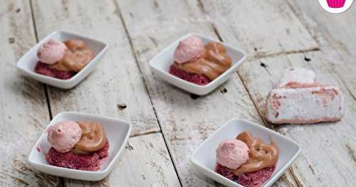 Verrines de mousse de fraises, biscuits roses, coulis de cassis et petite meringue - Concours Inside avec Woos