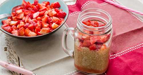 Verrines de tapioca au lait de coco, compote et fraises