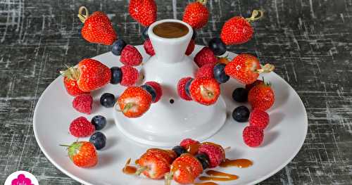 Brochettes de fruits au caramel au beurre salé