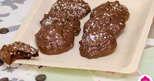 Cookies-brownies aux pépites de chocolat - Attention TUERIE