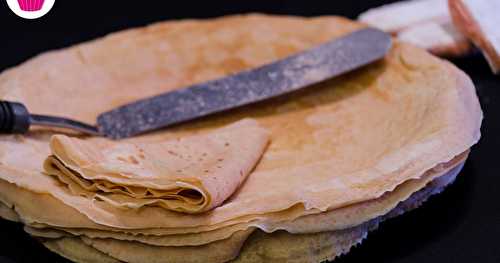 Crêpes à la poudre de biscuits roses