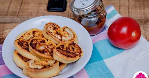 Palmiers au chèvre et à la tartinade de tomates