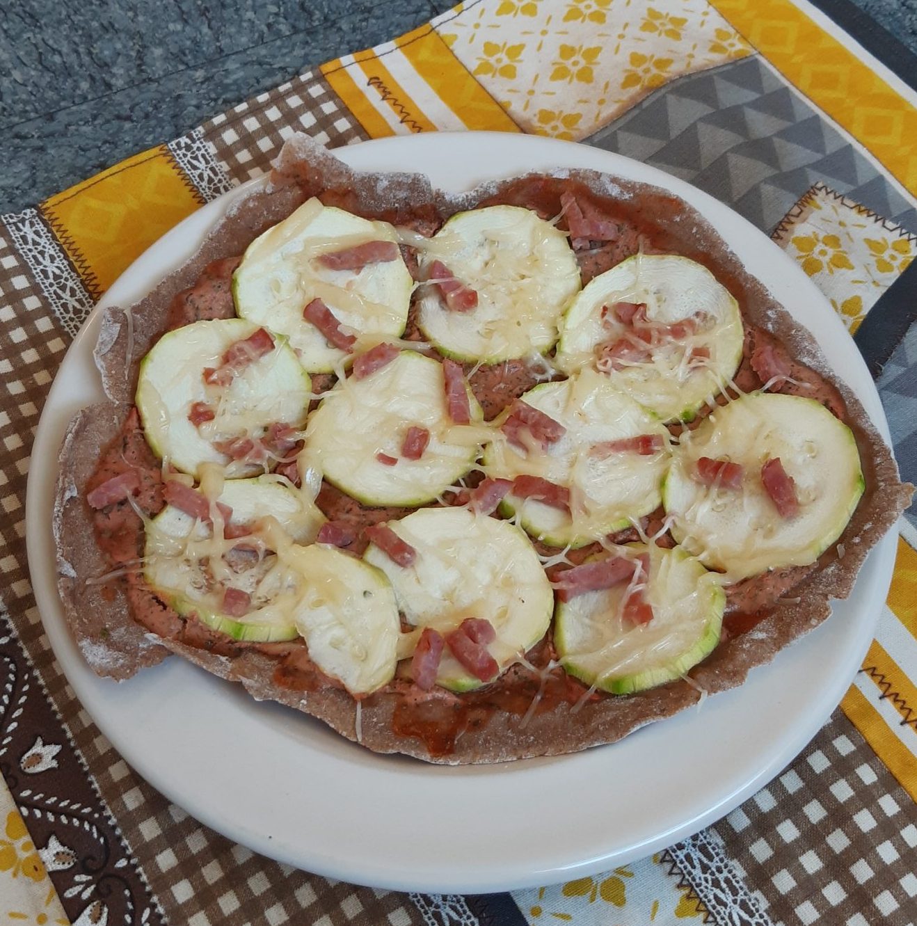 Pizza lardons courgette - Emoi en cuisine