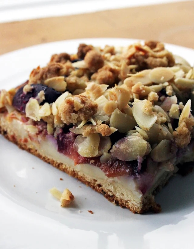 Gâteau streusel aux prunes et à la cannelle