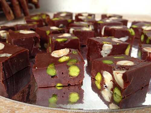 Fudge au chocolat, noisettes et amandes