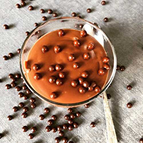 Petits pots de crème au chocolat au lait d'amande