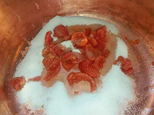 Essai de la confiture de tomates rouges 