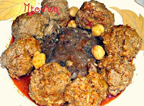 Mtewem marqua hamra ou boulettes de viande hachée à l'ail sauce rouge - Entre l'orient et l'occident