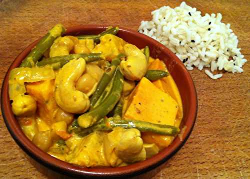 Curry  végétarien aux patates douces, ananas et noix de coco
