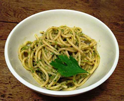 Pâtes au pesto sicilien de tomates séchées et amandes (alla trapanese)