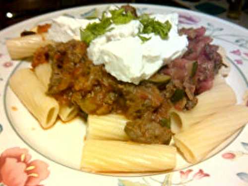 Regatoni à la sauce bolognaise à la ricotta