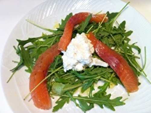 Saumon gravlax et crème de radis noir